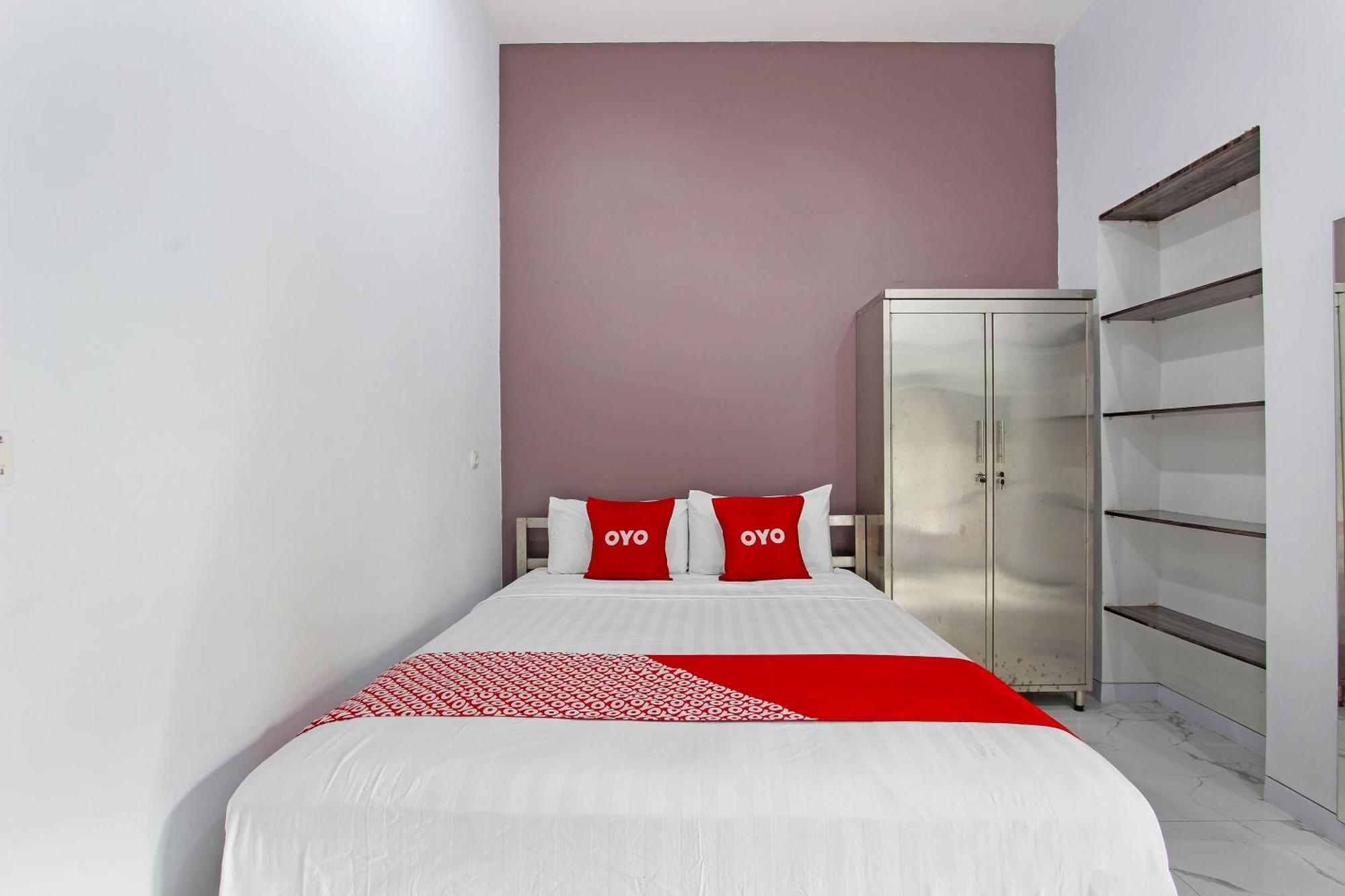 Super Oyo Capital O 91665 D'Prof Exclusive Guesthouse Semarang Eksteriør bilde
