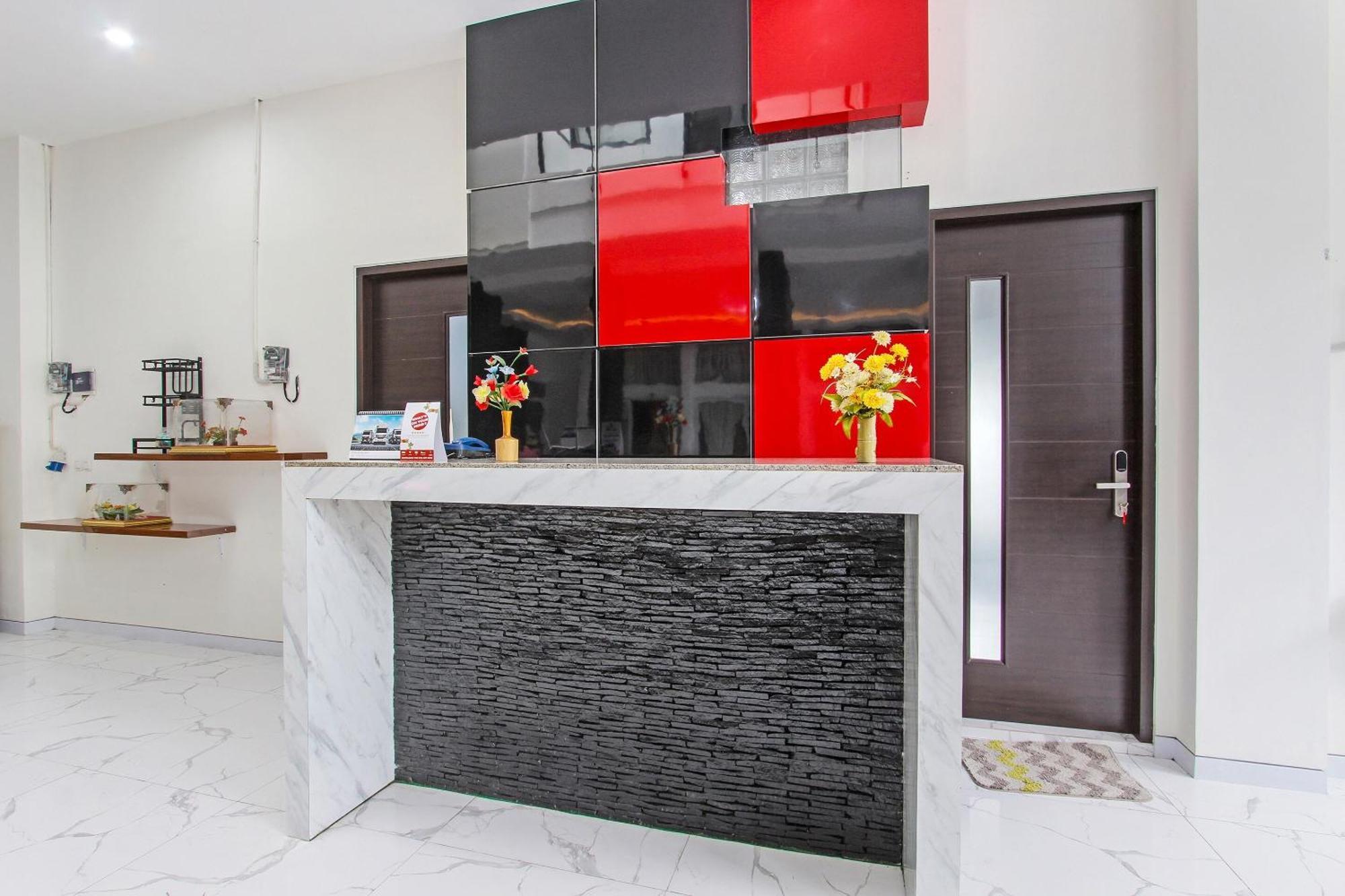 Super Oyo Capital O 91665 D'Prof Exclusive Guesthouse Semarang Eksteriør bilde